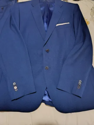Traje de hombre azul