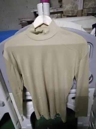 Jersey cuello alto señora beige