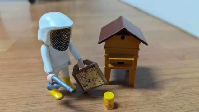 Playmobil Apicultora con colmena y miel