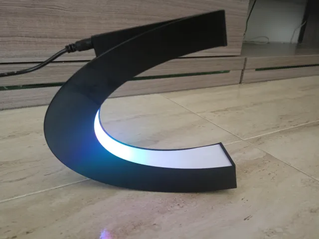 Globo terráqueo levitante con luz LED