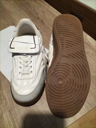 Zapatillas niña Zara blancas y marrones talla 33