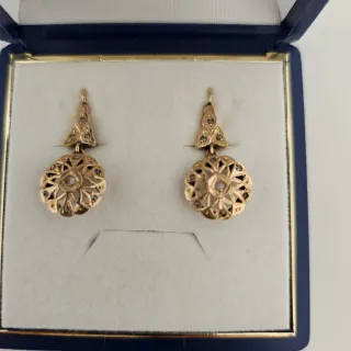Pendientes antiguos oro en 18 kilates.