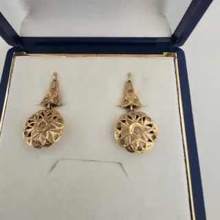 Pendientes antiguos oro en 18 kilates.