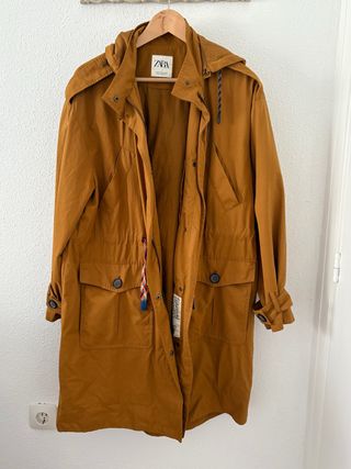 Chaqueta zara Mostaza con Capucha