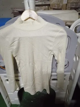 Jersey de señora cuello alto beige