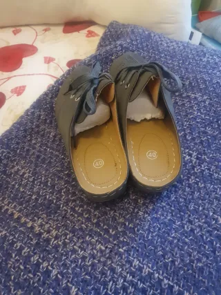 Zuecos grises talla 39