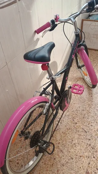 Bicicleta infantil BTWIN negra y rosa