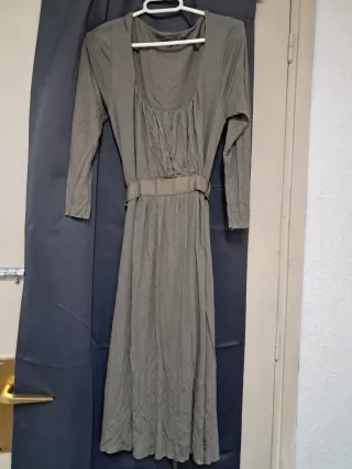 Vestido verde olivo con cinturón