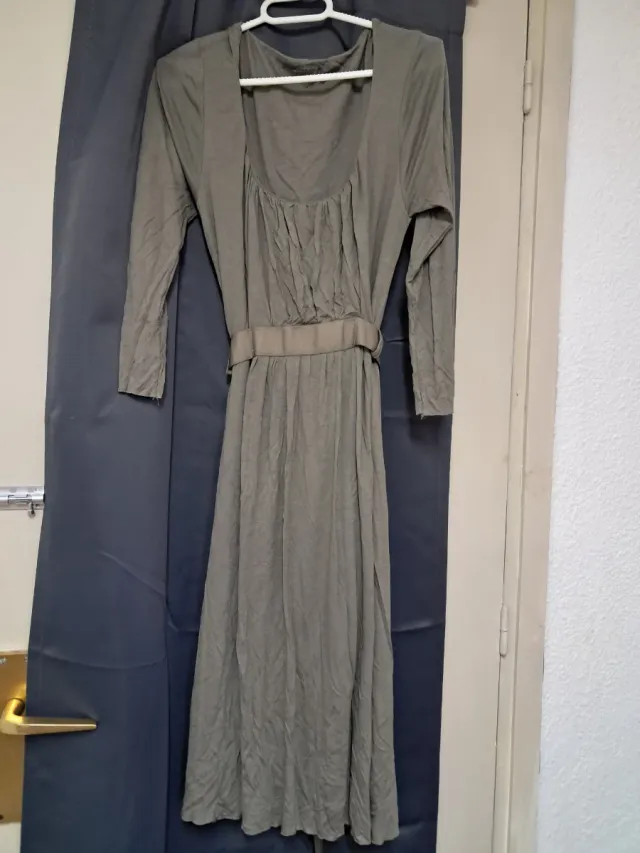 Vestido verde olivo con cinturón