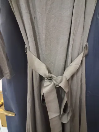 Vestido verde olivo con cinturón