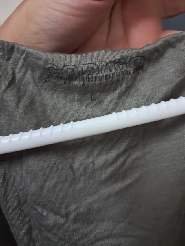 Vestido verde olivo con cinturón