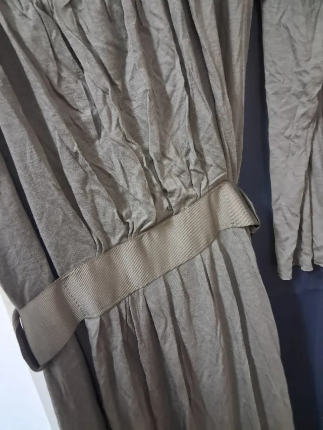 Vestido verde olivo con cinturón