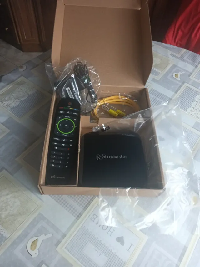 Decodificador Movistar con Mando y Cables