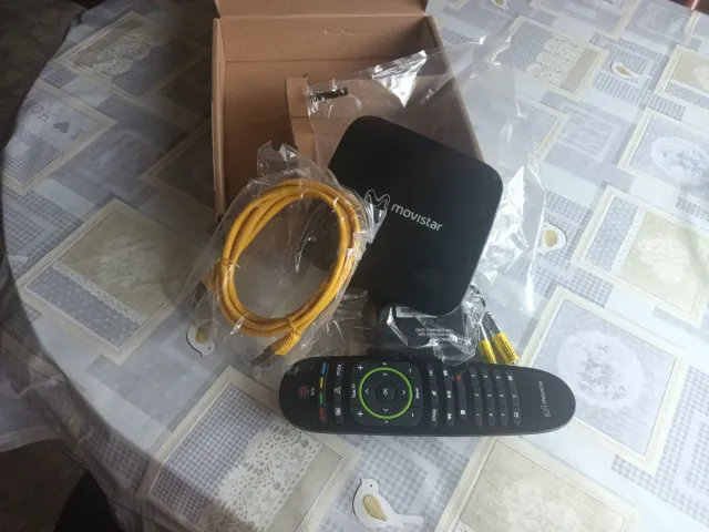 Decodificador Movistar con Mando y Cables