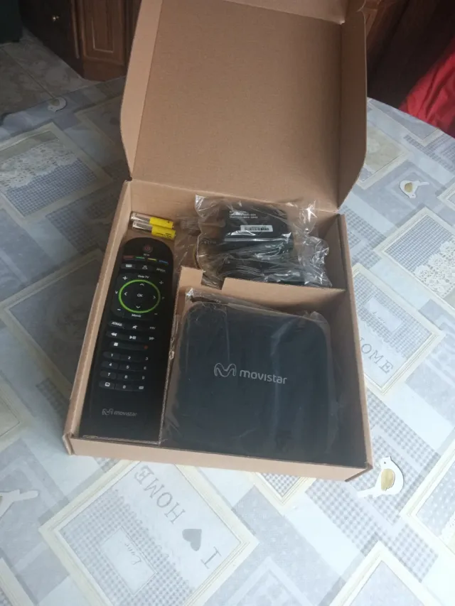 Decodificador Movistar con Mando y Cables