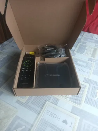 Decodificador Movistar con Mando y Cables