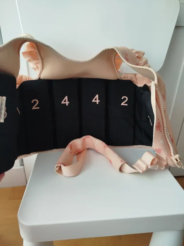 Chaleco flotador Monneka niña cangrejos.10€