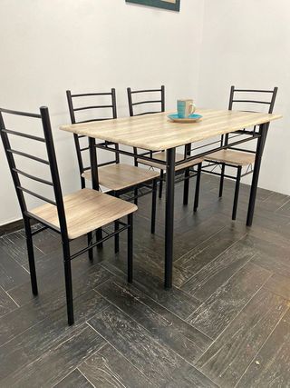 Tavolo e 4 sedie per bar/ristorante/privato