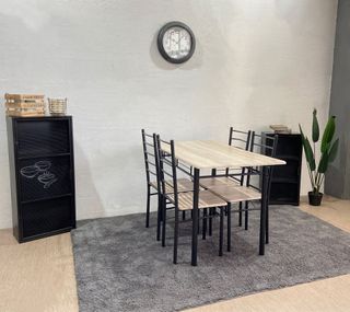 Tavolo e 4 sedie per bar/ristorante/privato