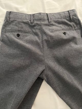 Pantalón de vestir GANT gris espiga