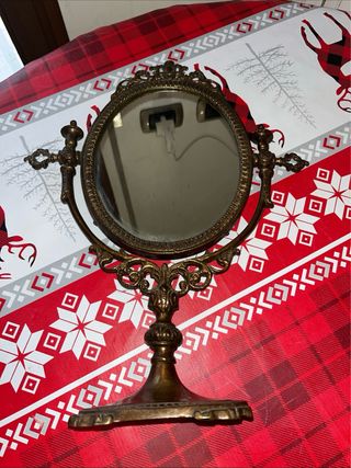 Specchio in ottone decorato