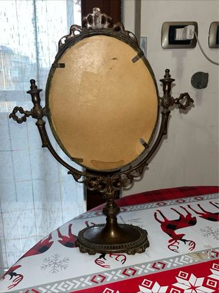 Specchio in ottone decorato