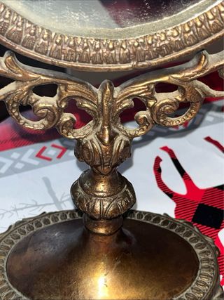 Specchio in ottone decorato