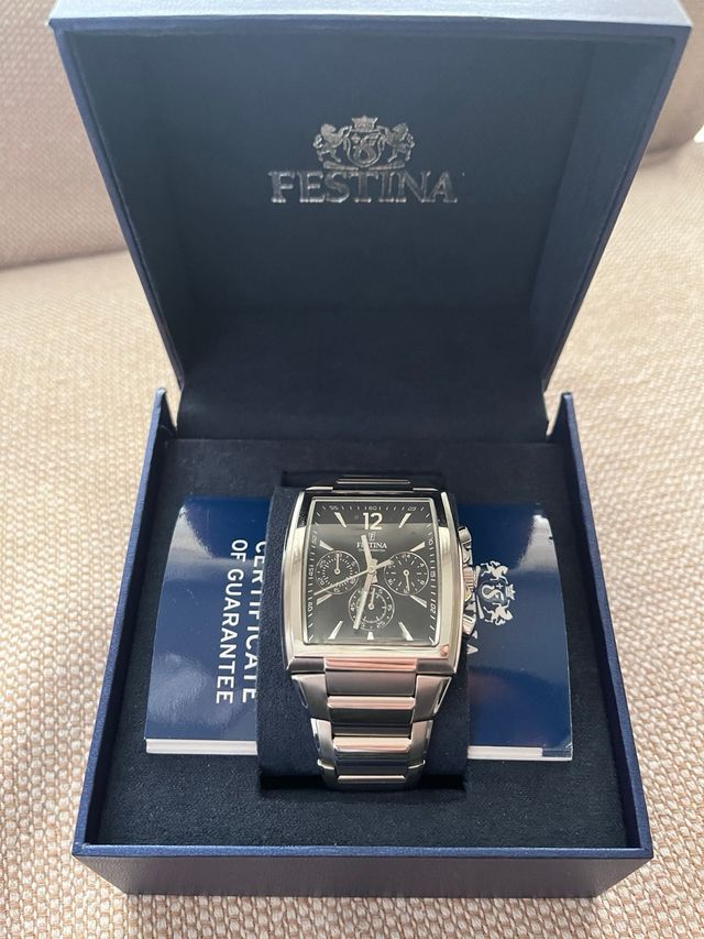 Precioso Reloj Festina Cronógrafo Plateado.