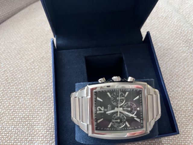 Precioso Reloj Festina Cronógrafo Plateado.