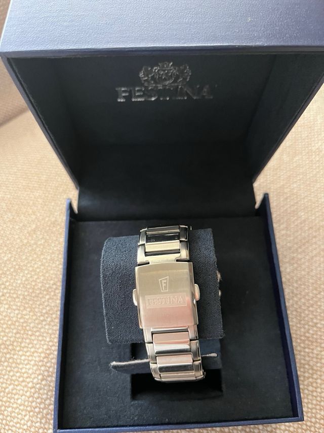 Precioso Reloj Festina Cronógrafo Plateado.