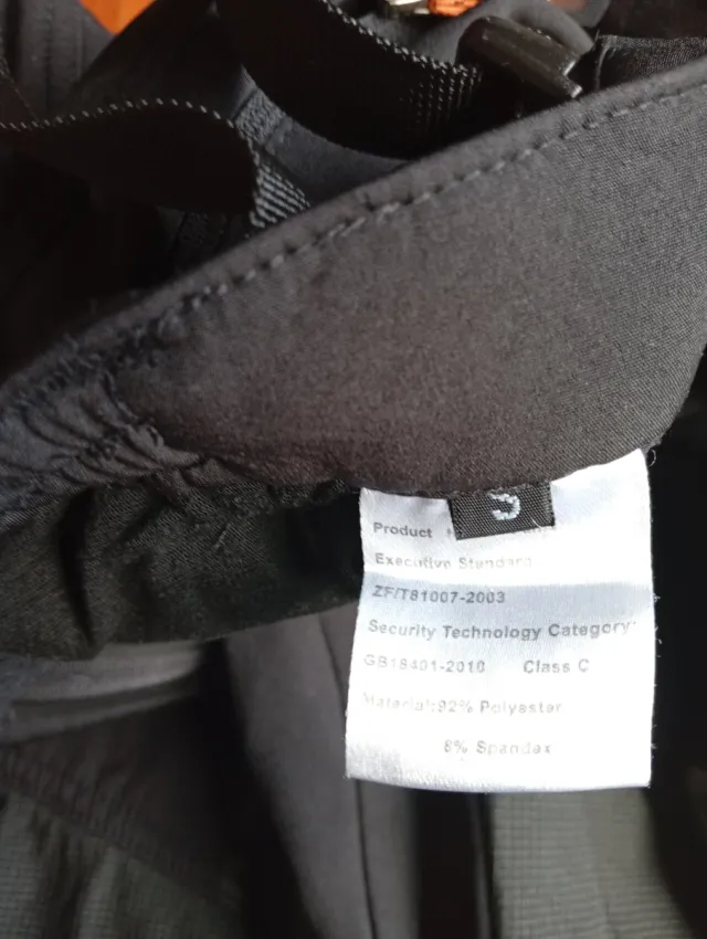 Pantalón de montaña gris