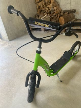 Patinete verde poco uso