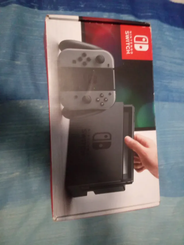 Nintendo Switch Gris y Negro con sus embalajes