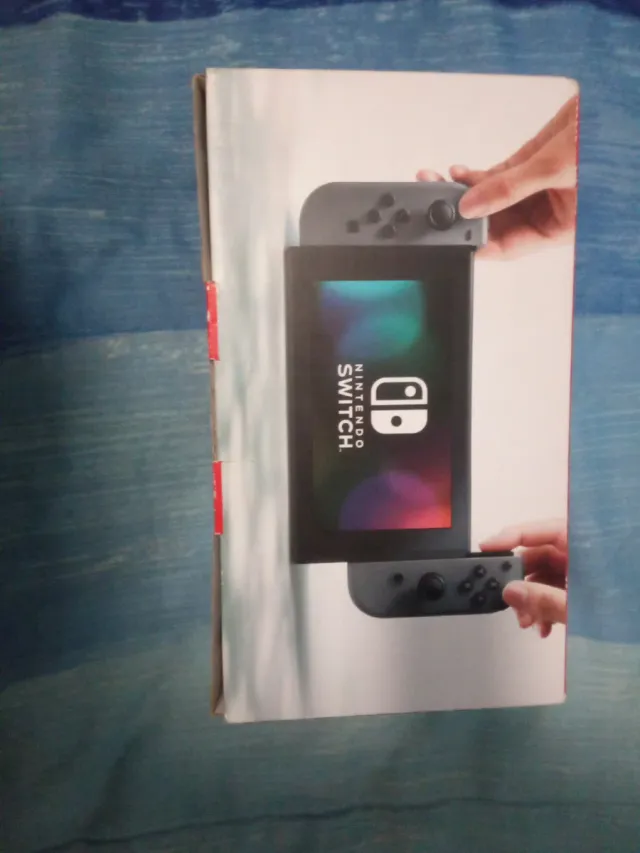 Nintendo Switch Gris y Negro con sus embalajes