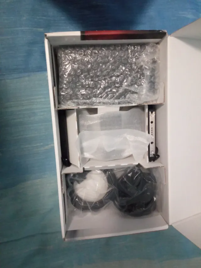 Nintendo Switch Gris y Negro con sus embalajes