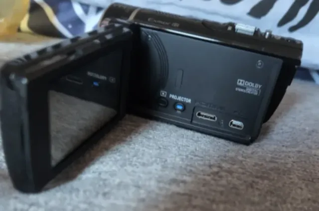 Videocâmera HD Sony Handycam HDR-PJ200/Projetor integrado