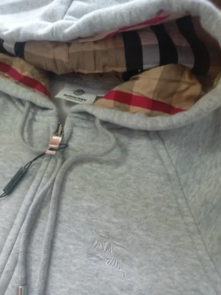 Felpa Burberry con cappuccio e zip grigia