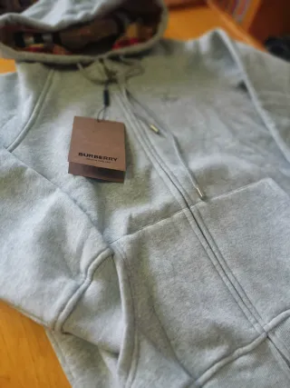 Felpa Burberry con cappuccio e zip grigia