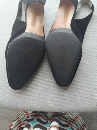 Zapatos de salón negros talla 39.