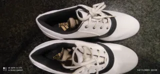 Zapatos de golf Adidas blancos y negros