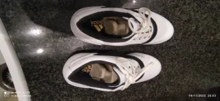 Zapatos de golf Adidas blancos y negros