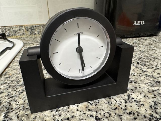 Quartz. Reloj de mesita de noche.