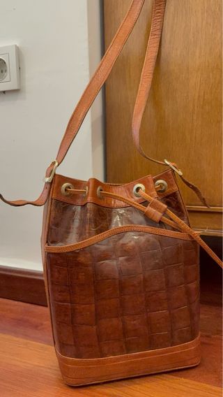 Bolso artesanal de piel marrón