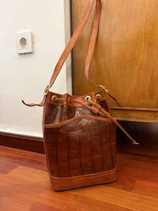 Bolso artesanal de piel marrón