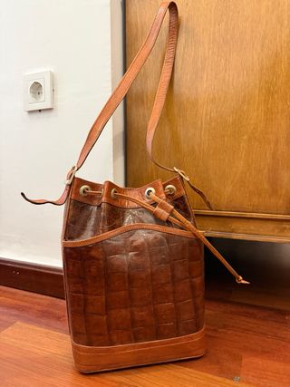 Bolso artesanal de piel marrón