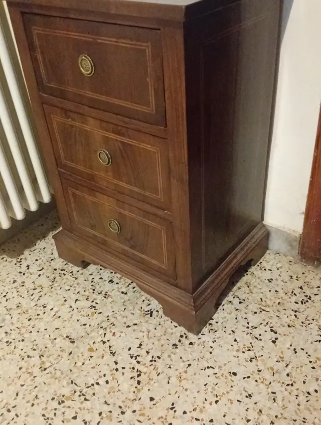 Comodini antichi in legno massello epoca 800