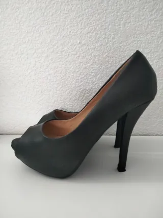 Zapatos de tacón negros