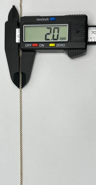 Cadena Alterna de oro de 18k, 5.42 g, 58 cm.