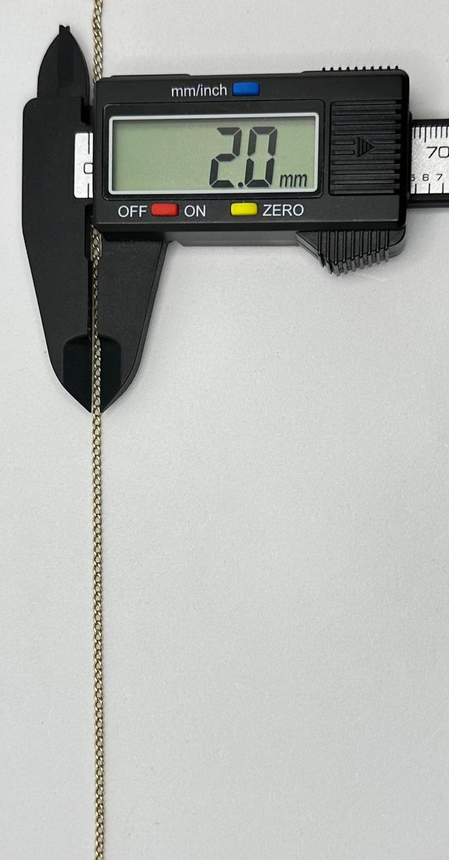 Cadena Alterna de oro de 18k, 5.42 g, 58 cm.