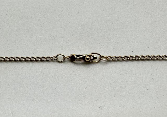 Cadena Alterna de oro de 18k, 5.42 g, 58 cm.